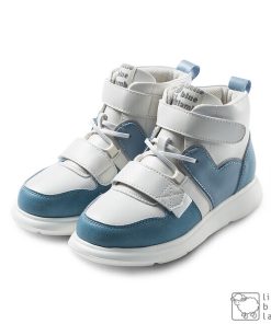 little blue lamb pantofi izolați
